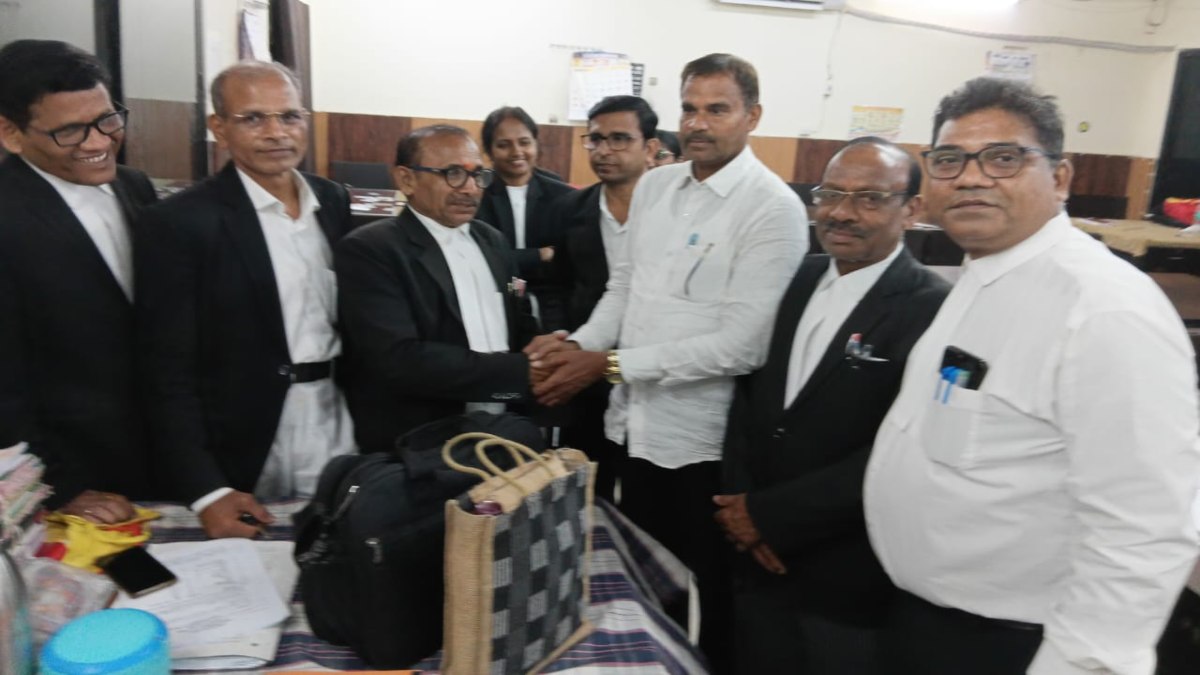 रायपुर अधिवक्ता संघ चुनाव 2026: अध्यक्ष पद के लिए होरी लाल और कमलेश पांडे ने भरा पर्चा, कोर्ट परिसर में बढ़ी चुनावी सरगर्मी