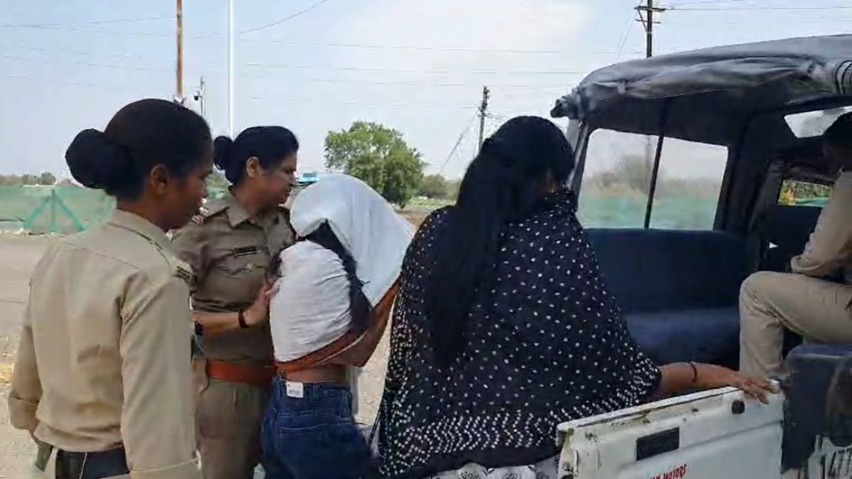 ब्लैकमेलिंग और धमकाने का मामलाः पुलिस ने 2 महिला और एक पुरुष को भेजा जेल