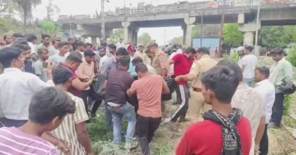 नजर हटी, दुर्घटना घटीः रेलवे ट्रैक पार कर रहे थे 2 युवक, तभी अचानक आ गई वंदे भारत ट्रेन, फिर दोनों का जो हाल हुआ…