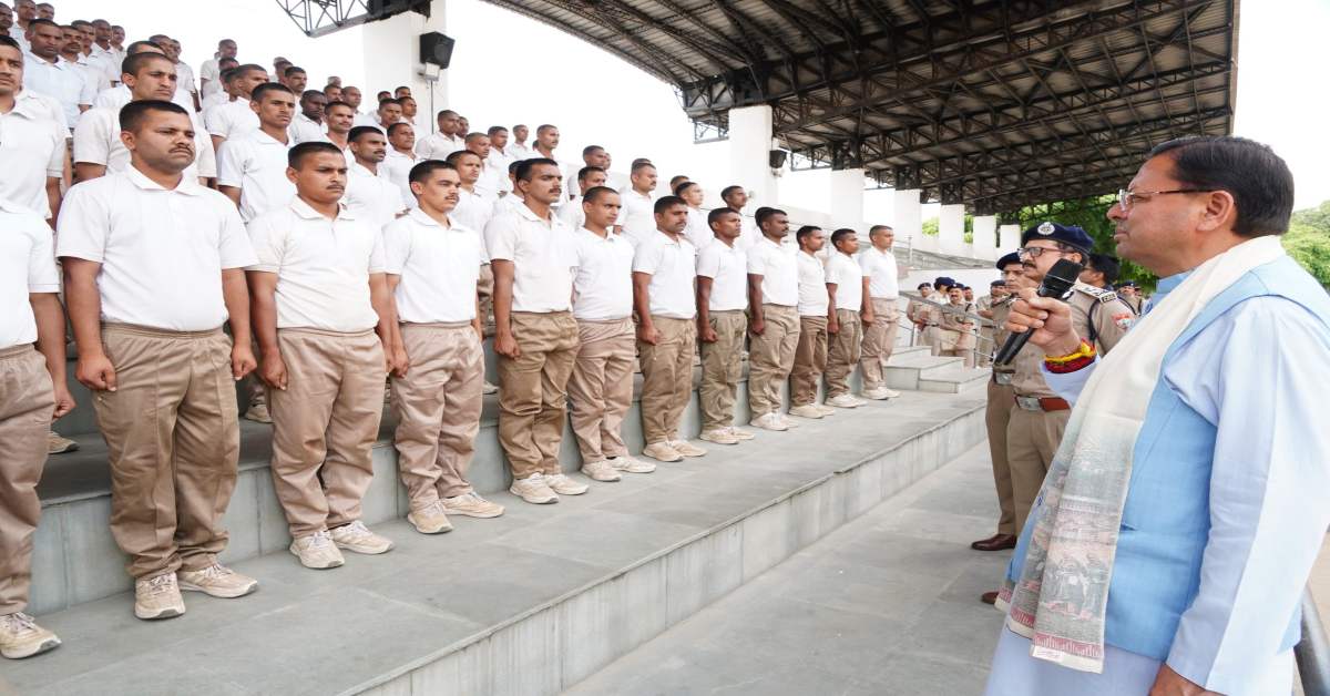 सीएम धामी ने किया युवा कांस्टेबल का उत्साहवर्धन, राज्य की कानून व्यवस्था को मजबूत बनाने, आपदा प्रबंधन में सक्रिय भूमिका निभाने पर दिया जोर