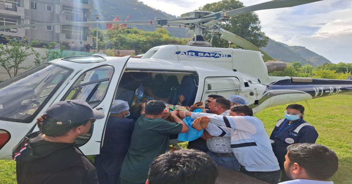 शासन की संवेदनशीलता : चारापत्ती काटने गई महिला ऊंचाई से गिरी, प्रशासन ने दिखाई तत्परता, हेली सेवा के जरिए पहुंचाया एम्स