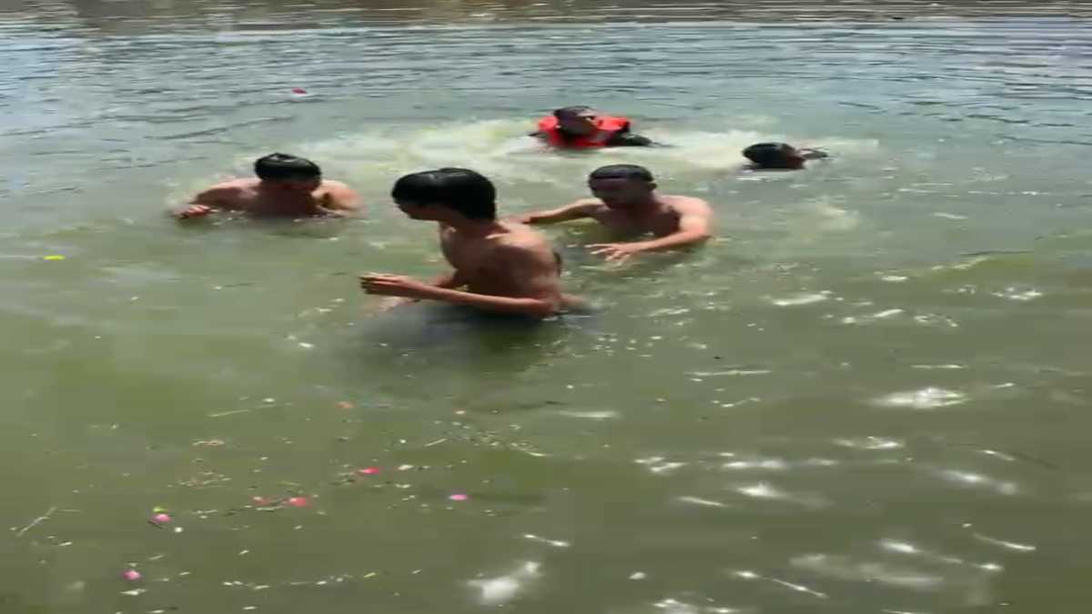 नगर सैनिकों के साहस को सलामः नदी में डूब रहे गुजरात के 3 श्रद्धालुओं की जान होमगार्ड जवानों की बहादुरी से बची