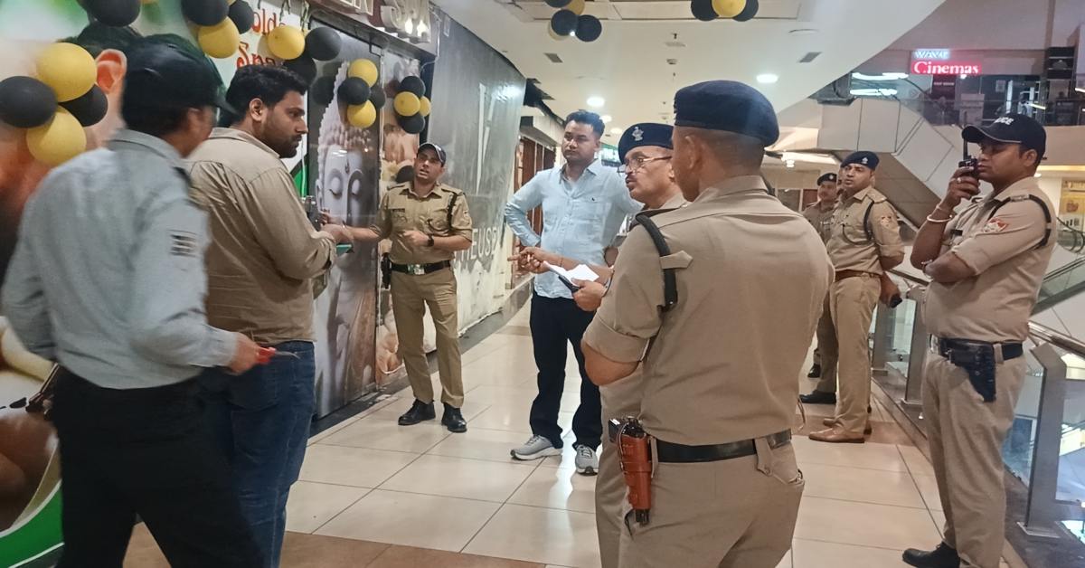 मॉल में क्या चल रहा है? प्रशासन ने स्पा सेंटर में मारा छापा, ताला तोड़कर हुए दाखिल, अंदर में युवक और युवती…