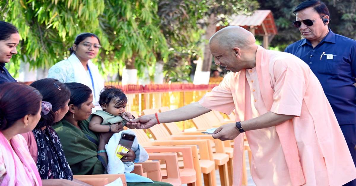 हर नागरिक की सुनवाई, हर समस्या का समाधान : जनता दर्शन में सीएम योगी, आर्थिक सहायता की फरियाद लेकर आए लोगों को कहा- आप इस्टीमेट मंगवाइए, खर्च सरकार करेगी