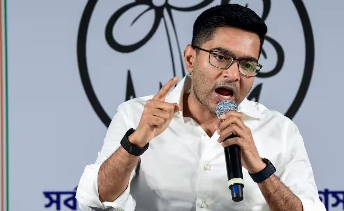 ख्वाजा आसिफ की कोलकाता वाली धमकी पर TMC अभिषेक बनर्जी बोले, “उनके घरों में घुसकर उन्हें मार डालेंगे”