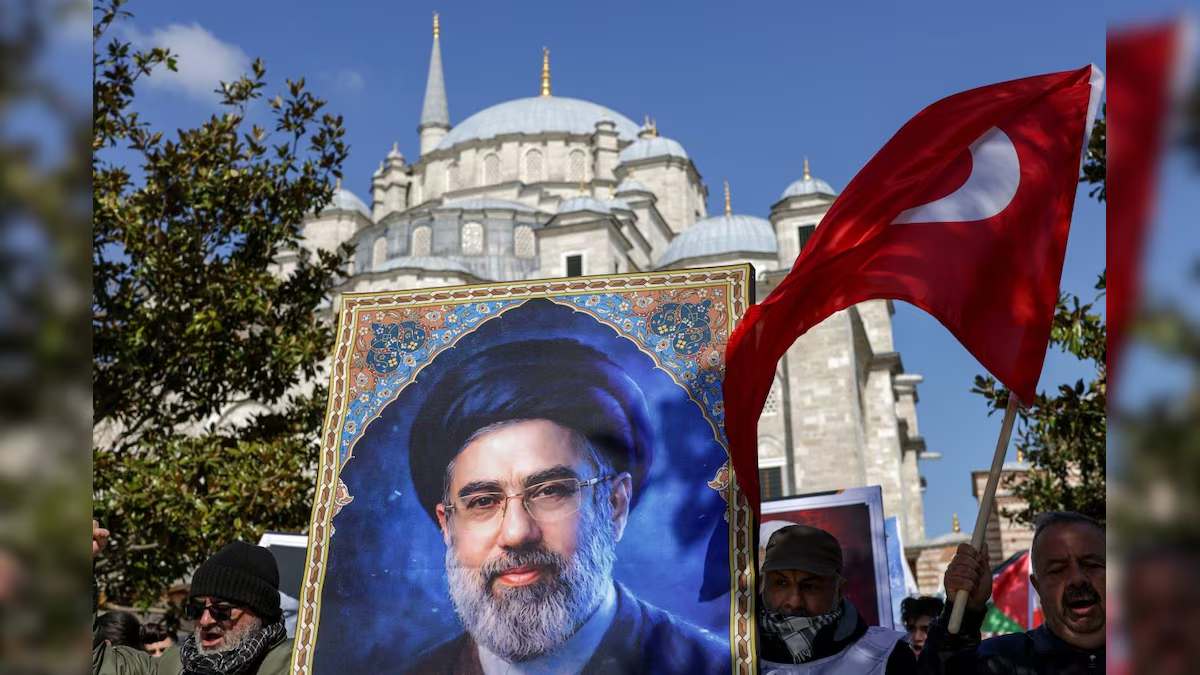 मोजतबा खामेनेई अचेत अवस्था में; कोम शहर में चल रहा है इलाज, न युद्ध की खबर न सीजफायर का होश