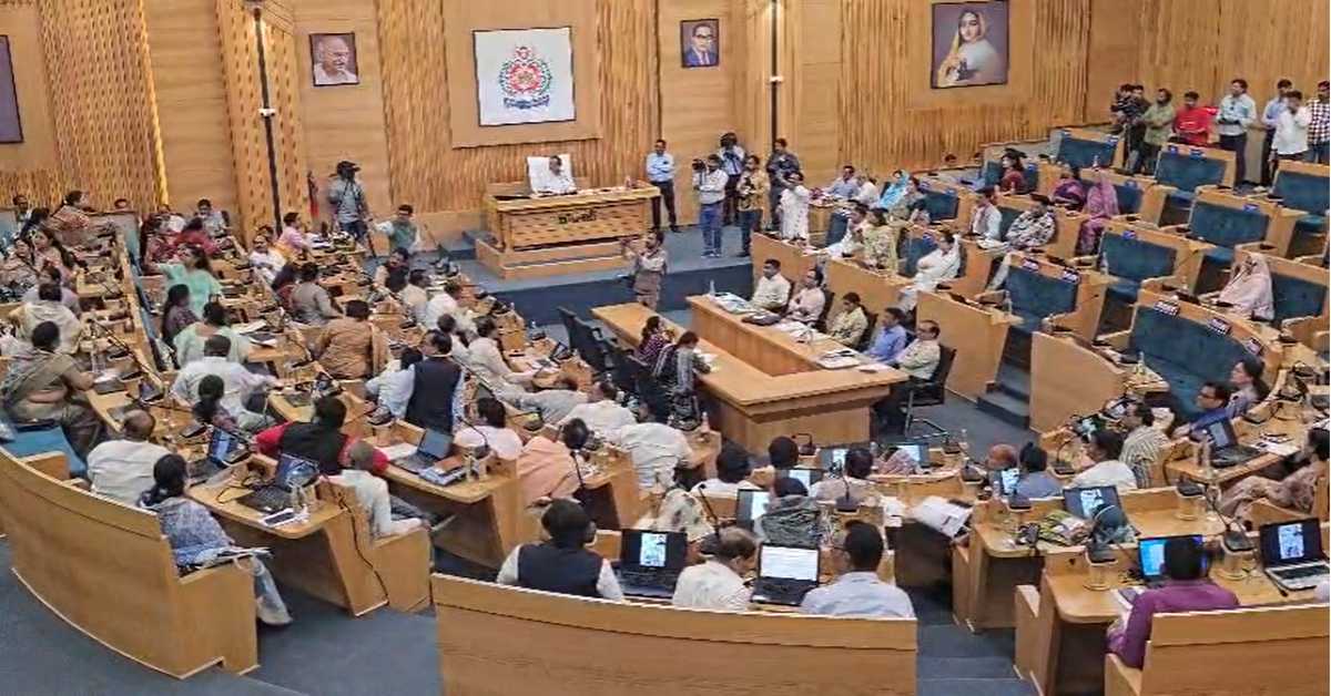 इंदौर नगर निगम बजट से पहले बवालः श्रद्धांजलि के बीच हंगामा, महापौर ने कहा ‘कांग्रेसी गुंडागर्दी’ आरोप के बाद भागीरथपुरा के लोगों का फूटा जमकर गुस्सा