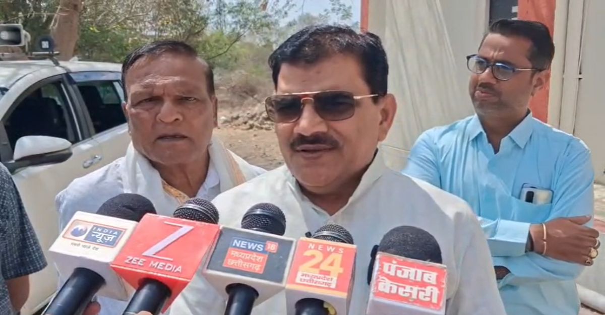 सियासतः 9 अप्रैल को कलेक्ट्रेट घेराव पर सांसद ने उठाए सवाल, ज्ञानेश्वर पाटिल बोले- जीतू पटवारी को कांग्रेस भी गंभीरता से नहीं लेती