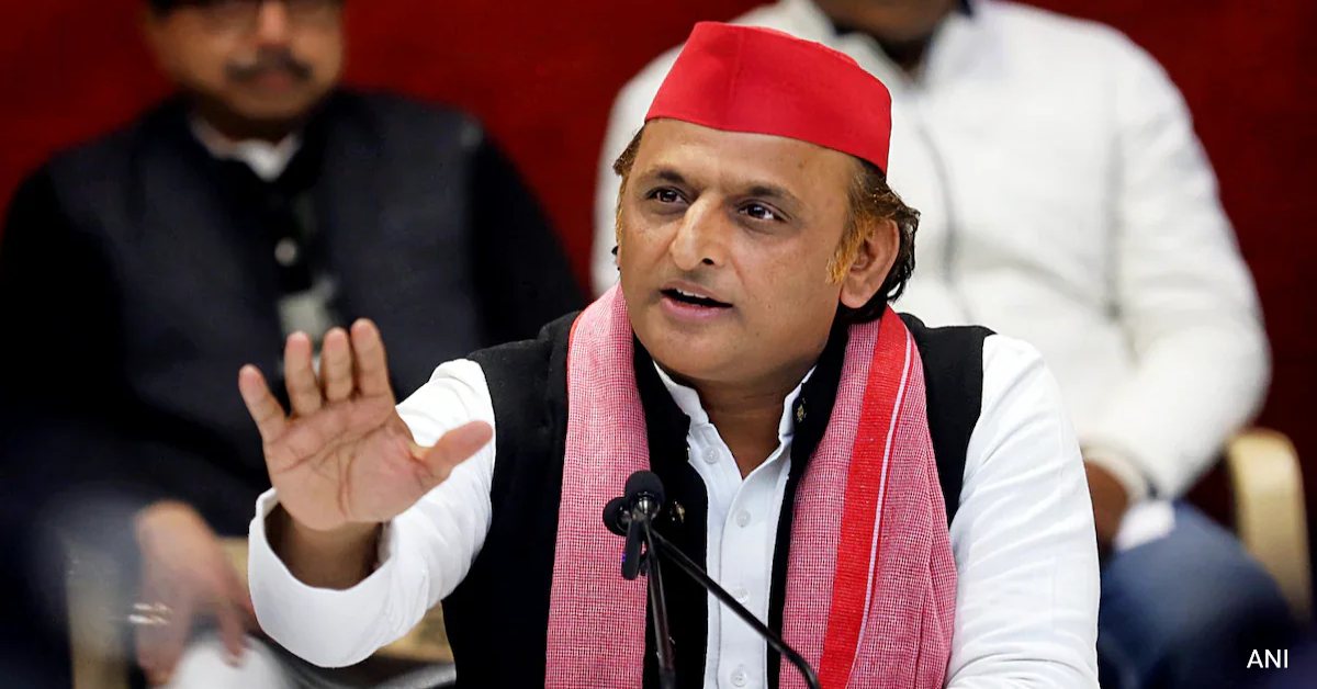 यातायात नियमों के नाम पर वलूसी को लेकर भड़के अखिलेश, कहा- ट्रैफिक पुलिस से सरेआम उगाही करवा रही भाजपा सरकार, AI के नाम पर लूटने का नया तरीका निकाला