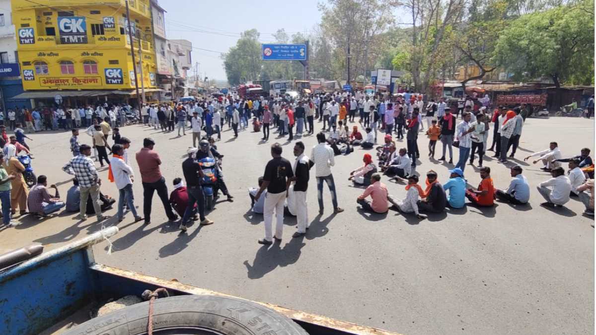 MP में आज से गेहूं खरीदीः सागर में किसानों ने किया चक्काजाम, जीतू पटवारी भी पहुंचे, कांग्रेस CWC सदस्य बोले- लक्ष्य से ज्यादा पंजीयन, पीसी शर्मा ने कही यह बात..