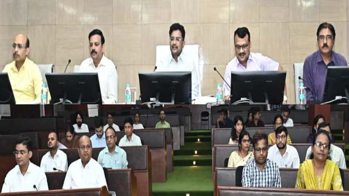 राज्य स्तरीय विभागीय बैठक : चार जिलों के सहायक आयुक्तों को शो-कॉज नोटिस, प्रमुख सचिव सोनमणि बोरा ने आश्रम-छात्रावासों की व्यवस्था सुदृढ़ करने के दिए निर्देश