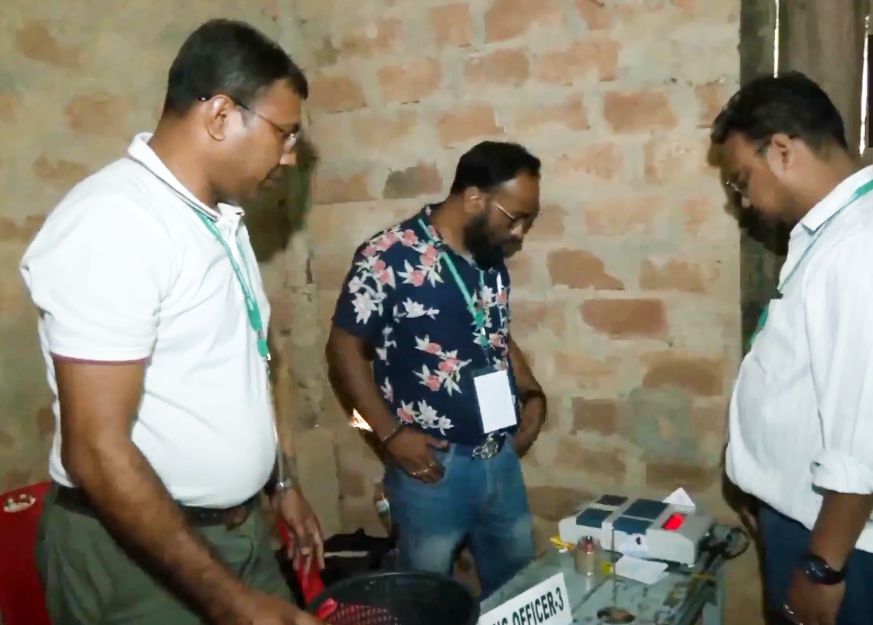 Assam, Keralam, Puducherry Election Voting : तीनों राज्यों में वोटिंग खत्म, शाम 5 बजे तक असम-84.42%, केरल-75.01% और पुडुच्चेरी-86.92% मतदान ; EVM-VVPAT सील