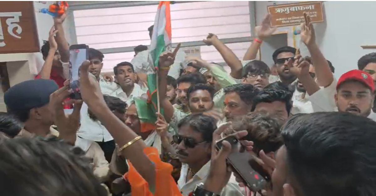 कलेक्ट्रेट कार्यालय घेराव मामलाः शाजापुर में 12 कांग्रेसियों के खिलाफ नामजद और 150 अज्ञात पर FIR, कांग्रेसी बोले- हम अंग्रेजों से नहीं डरे को आप से क्या डरेंगे