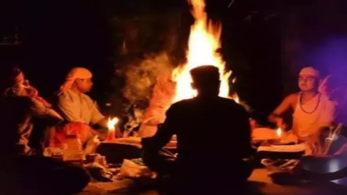 अजब-गजब मामलाः तांत्रिक बनकर युवकों से साढ़े 17 लाख की ठगी, नागपुर और प्रयागराज से खरीदी दवा, ऐसे खुला राज, पुलिस आरोपियों की तलाश में जुटी