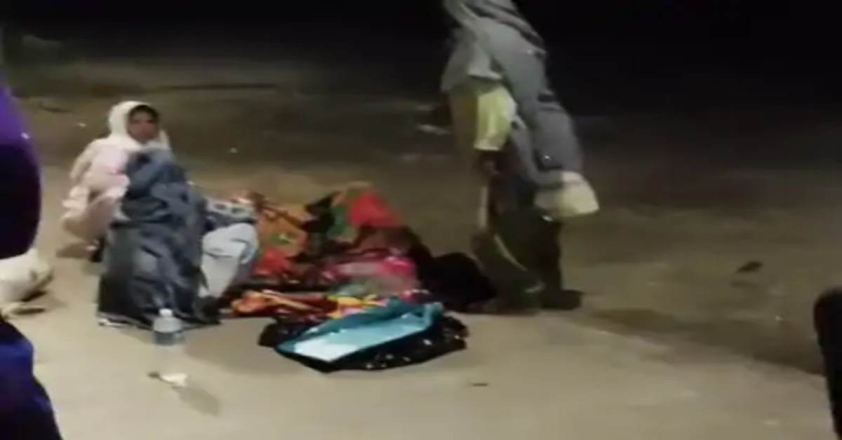 शर्म आनी चाहिए योगी सरकार को! जिला अस्पताल के बाहर तड़पती रही गर्भवती, भर्ती करने के बदले मांगे 50 हजार, यही है ‘बाबा’ की विश्वस्तरीय स्वास्थ्य सुविधा?