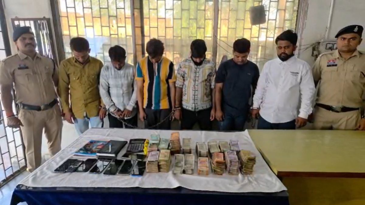 सट्टा रैकेट का भंडाफोड़ : ऑनलाइन बैटिंग और सट्टा पट्टी के कारोबार पर पुलिस का शिकंजा, 9 लाख कैश और 8 मोबाइल के साथ 6 आरोपी गिरफ्तार