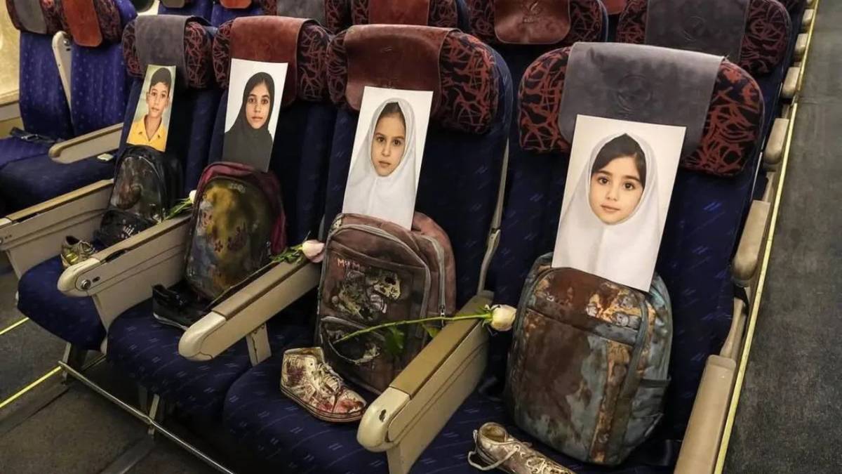 ईरान के स्पीकर ने युद्ध में मारे गए स्कूली बच्चों की तस्वीर शेयर की, खून से सने बैग- जूते, बहुत कुछ बयां कर रही…