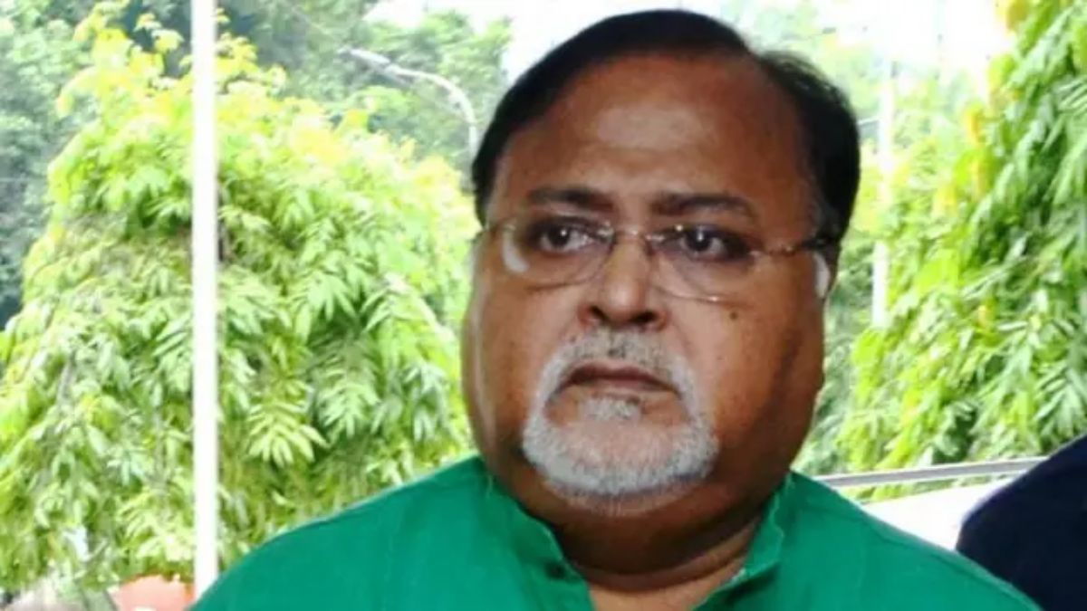 बंगाल के पूर्व मंत्री पार्थ चटर्जी के घर पर ईडी का एक्शन, कोलकाता में दो अलग-अलग ठिकानों पर रेड