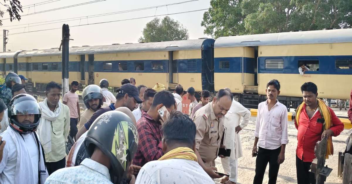 दर्दनाक : बाइक से गिरी महिला, पीछे से आ रही गाड़ी ने कुचला, मौके पर मौत