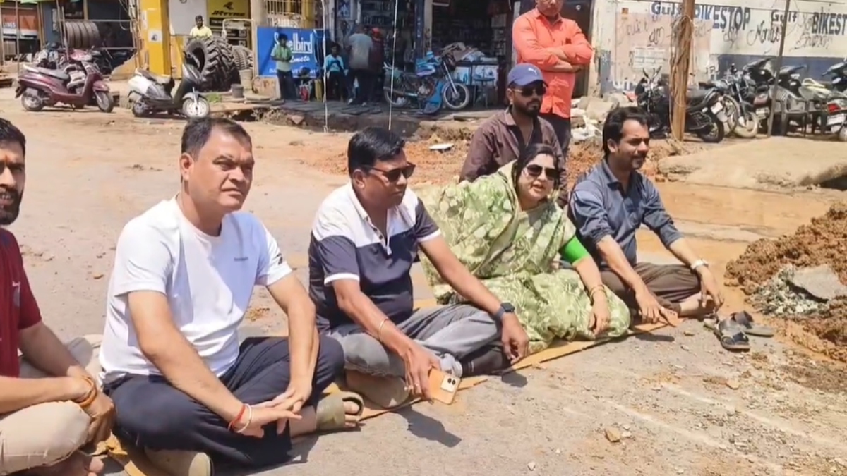 जलभराव पर बवाल : राष्ट्रीय राजमार्ग के अधिकारियों की कार्यप्रणाली से बिफरे भाजपाई, हाईवे पर किया चक्का जाम