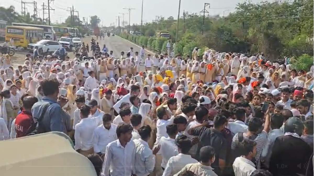 कंपनी के खिलाफ मजदूरों ने खोला मोर्चाः 2 हजार श्रमिकों ने 4 KM लगाया जाम, नए श्रम कानून के तहत 8 घंटे काम का मांगा 25 हजार वेतन, अभी मिल रहा 10 हजार