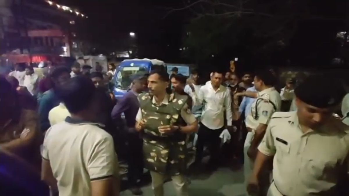 डॉक्टरों की लापरवाही से युवक की मौतः ऑपरेशन के दौरान दूसरी किडनी भी क्षतिग्रस्त, धागा बांधकर किया रेफर, देर रात परिजनों ने अस्पताल व हाईवे में किया हंगामा