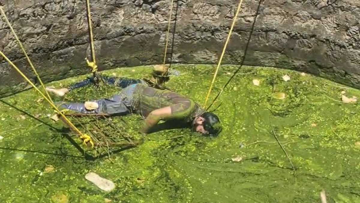 गांजा तस्करी कर रहे भाग रहे 2 तस्कर कुएं में गिरे: दोनों की डूबने से मौत, कार से 5 किलो गांजा बरामद