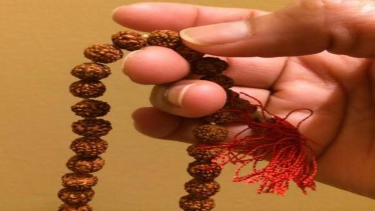 मंत्र जप करने वाले माला में क्यों होते हैं 108 दाने, ये है महत्व …