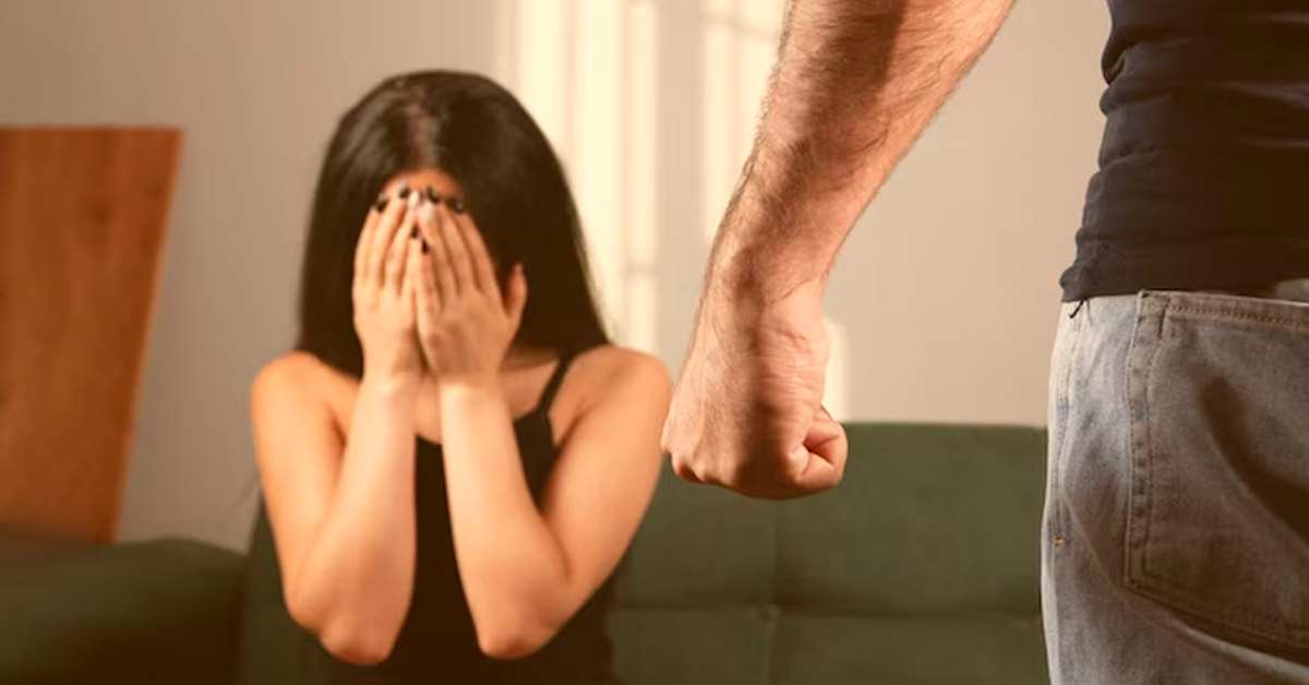 रक्षक बना भक्षकः पहले सिपाही ने युवती से की दोस्ती, फिर मिलने के बहाने बुलाकर किया रेप, जानिए खाकी वाले से ‘खलनायक’ बनने की पूरी वारदात