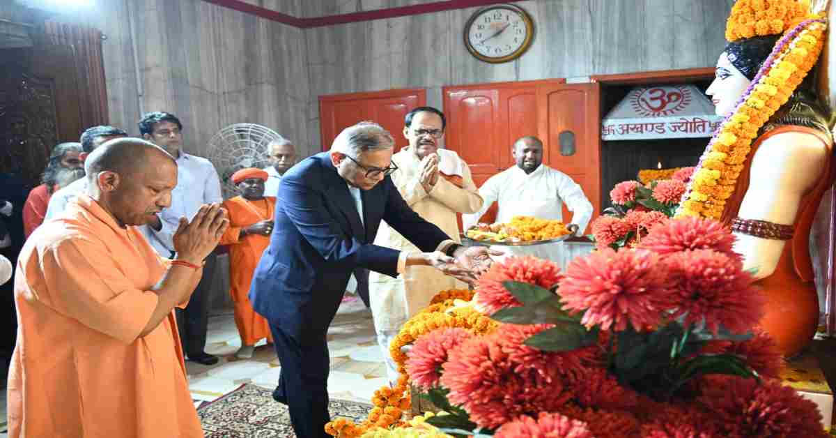 टाटा संस के चेयरमैन ने CM योगी के साथ किए गुरु गोरखनाथ के दर्शन, नाथपंथ के इतिहास पर की चर्चा