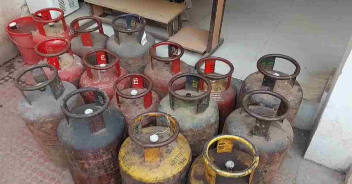 खाद्य आपूर्ति विभाग का एक्शन, गैस सिलेंडर की कालाबाजारी का भंडाफोड़, भारी मात्रा में सिलेंडर बरामद