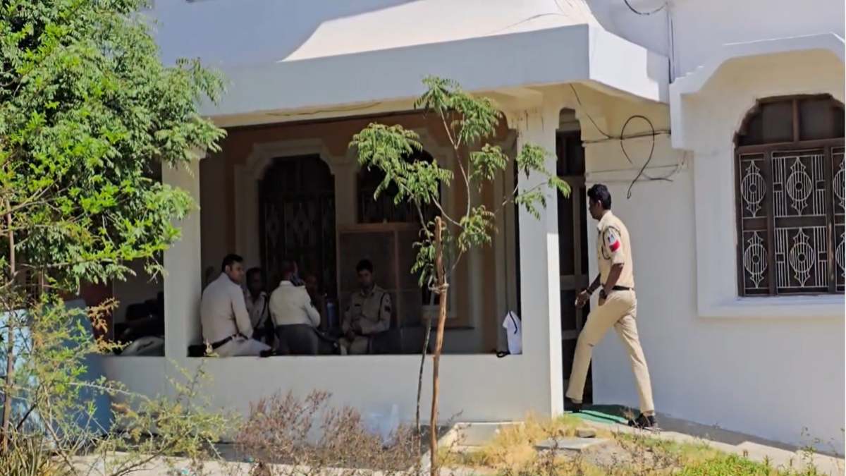 EOW की बड़ी कार्रवाईः पीडब्ल्यूडी के रिटायर्ड अफसर के घर पर आर्थिक अपराध प्रकोष्ठ रेड, जांच जारी