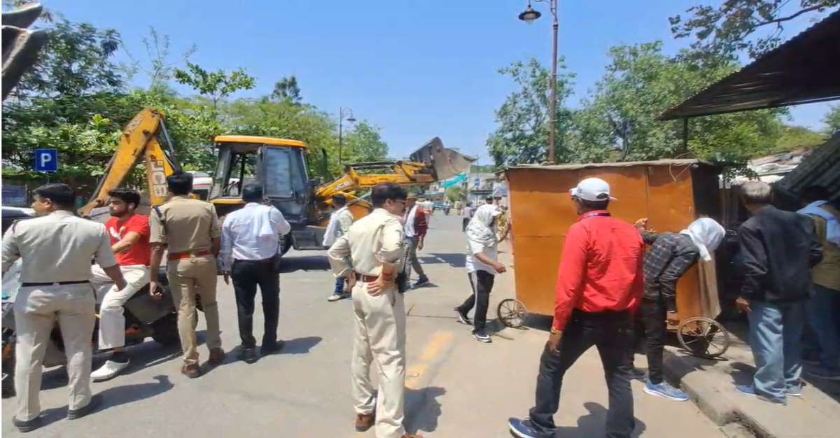 मदन महल विस्थापितों के पुनर्वास पर हाईकोर्ट की रोक: जबलपुर कलेक्टर, निगम कमिश्नर को नोटिस जारी