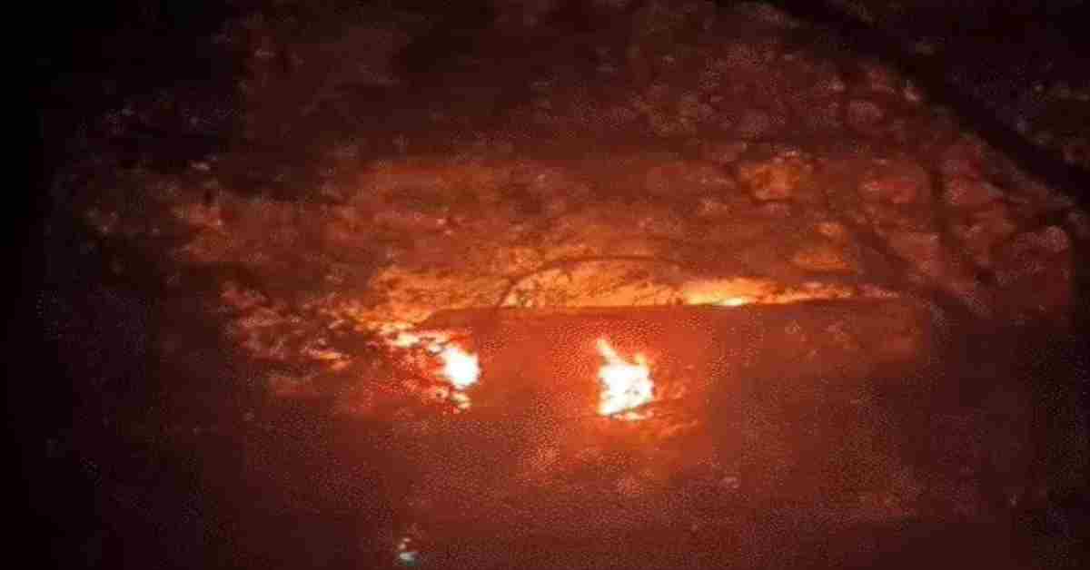 गैस सिलेंडर ब्लास्ट होने से उड़ी छत, मंदिर में दीया जलाने से भड़क गई आग, फिर…