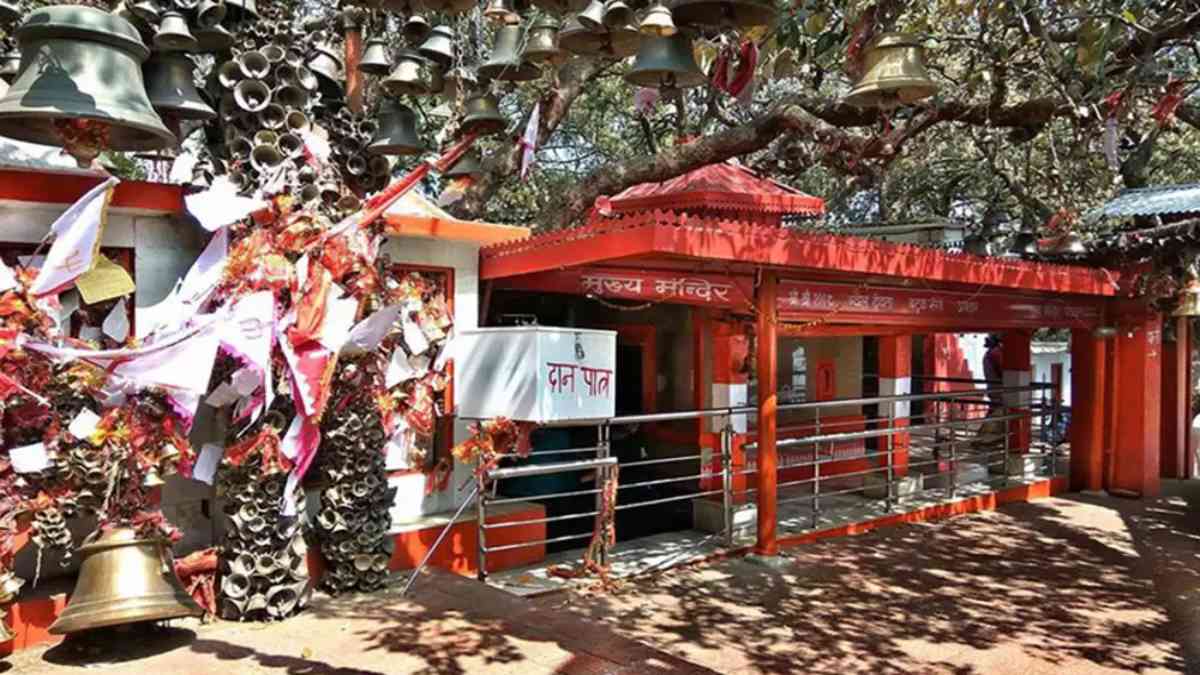 ‘भगवान का कोर्ट’ घंटियां सुनाती हैं चमत्कार की कहानियां… जिसे लगता है उसे ‘न्याय’ नहीं मिला, यहां लगता है याचिका