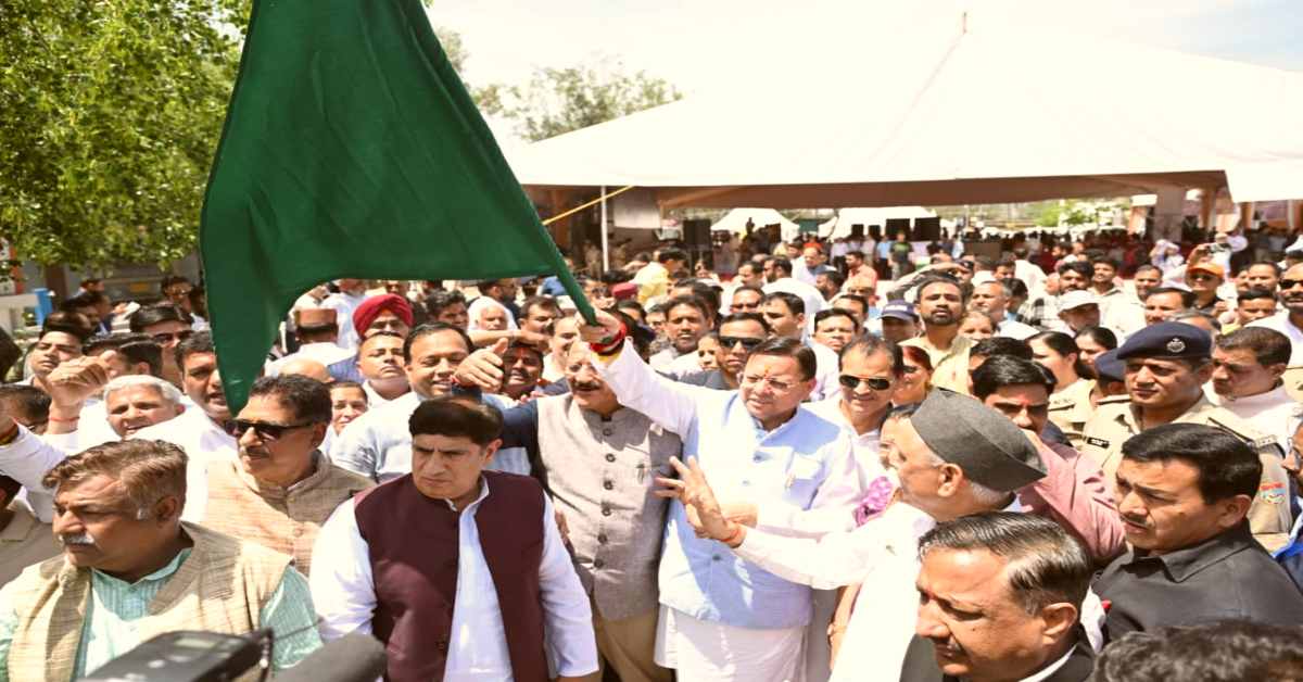 चारधाम यात्रा पर जाने वाली बसों को CM धामी ने हरी झंडी दिखाकर किया रवाना, कहा- सरकार का लक्ष्य, हर श्रद्धालु को सुरक्षा, सम्मान और…