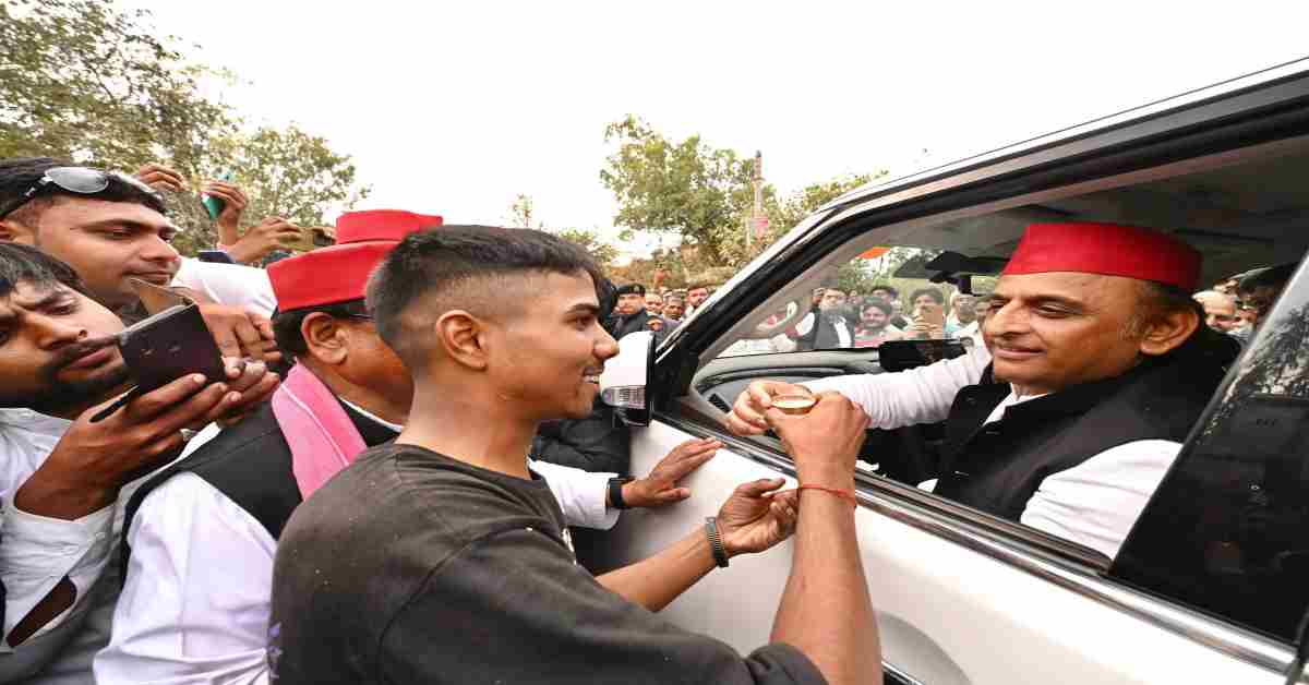 अखिलेश ने जिस दुकान पर पी चाय, खाद्य विभाग ने वहां मार दिया छापा, सपा मुखिया बोले- फूड सिक्योरिटी विभाग अपने भ्रष्टाचार का भी तो सैंपल ले