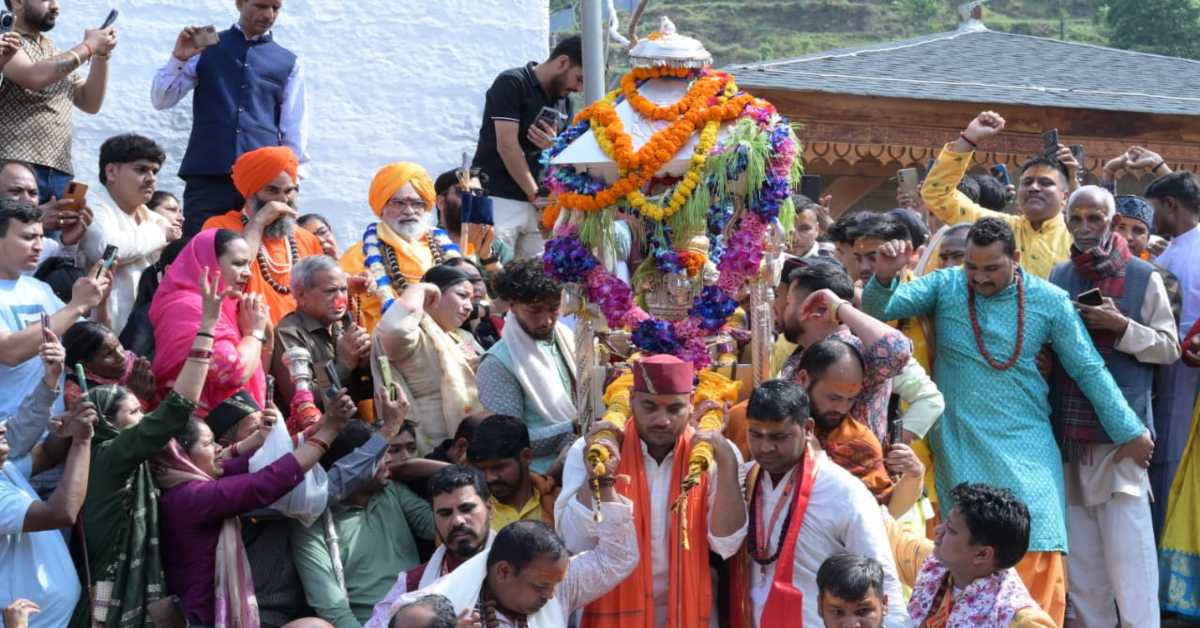 बाबा केदारनाथ की पंचमुखी चल विग्रह डोली धाम के लिए रवाना, 22 अप्रैल को खुलेंगे कपाट