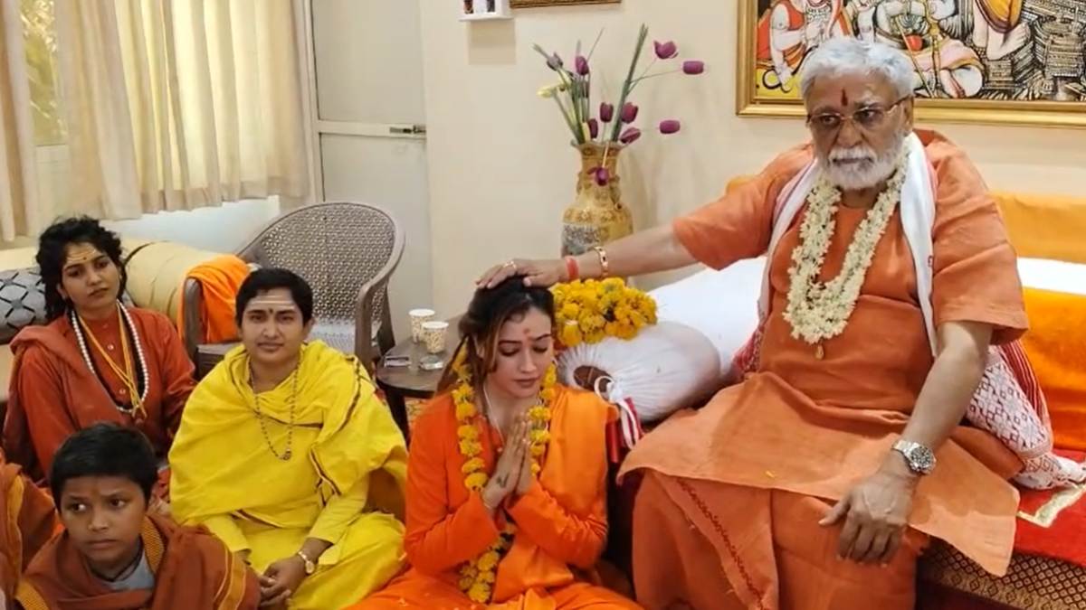 हर्षा रिछारिया ने उज्जैन में लिया संन्यासः बनीं हर्षानंद गिरी, सुमनानंद गिरी से ली दीक्षा, लव जिहाद, नारी शक्ति, नशा मुक्ति और धर्म से जुड़े मुद्दों पर करेंगी काम