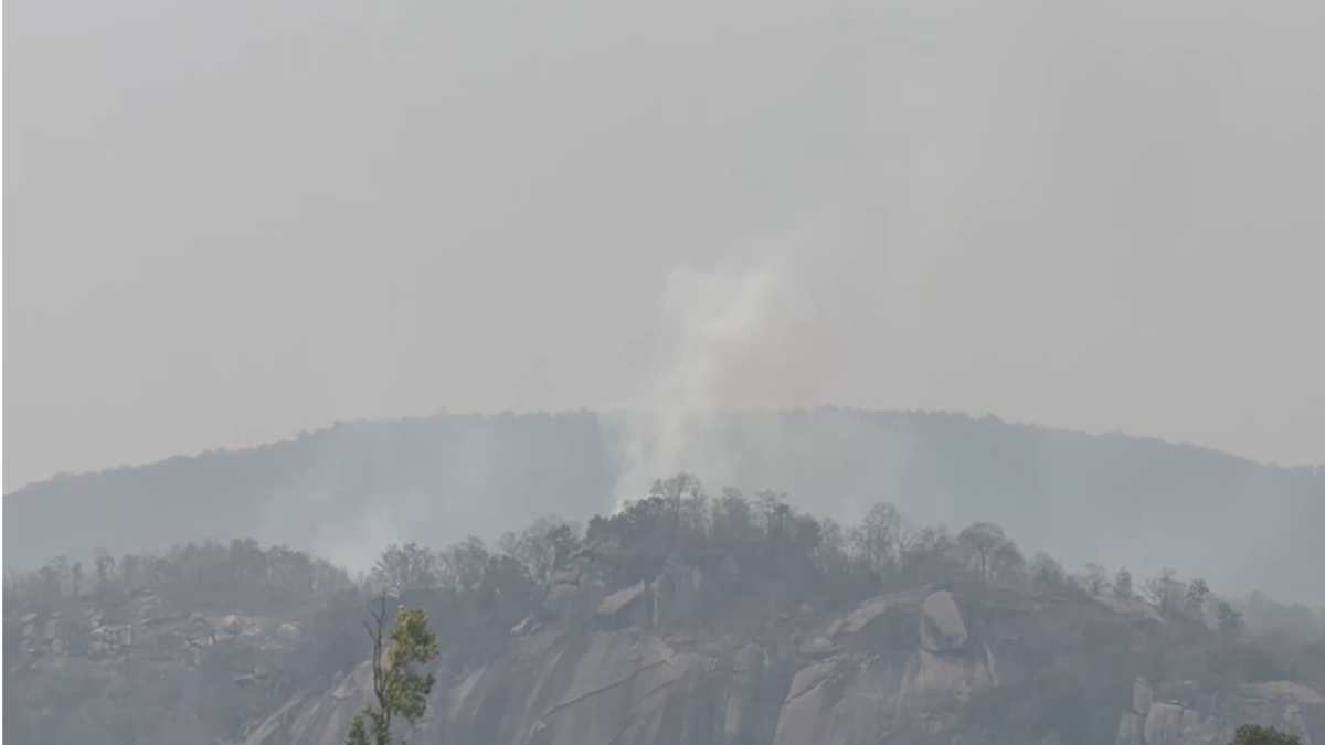 CG Breaking : पहाड़ से टकराकर क्रैश हुआ प्राइवेट विमान, पायलट और को-पायलट की मौत