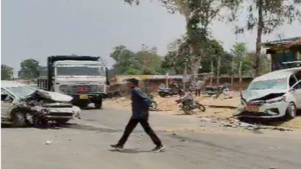 CG News : दो कारों में आमने-सामने टक्कर, एक की मौत, 6 लोग घायल