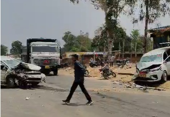 दो कारों की आमने-सामने भिड़ंत: एक की मौत, छह घायल