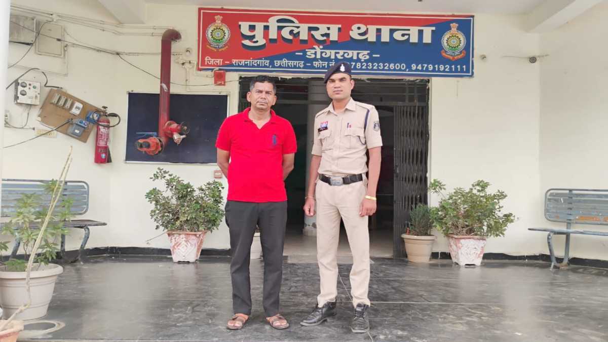 पूर्व कर्मचारी निकला चोर : पुराने मालिक के लॉज को बनाया निशाना, रायपुर से आरोपी गिरफ्तार, देखें चोरी का  Live Video…