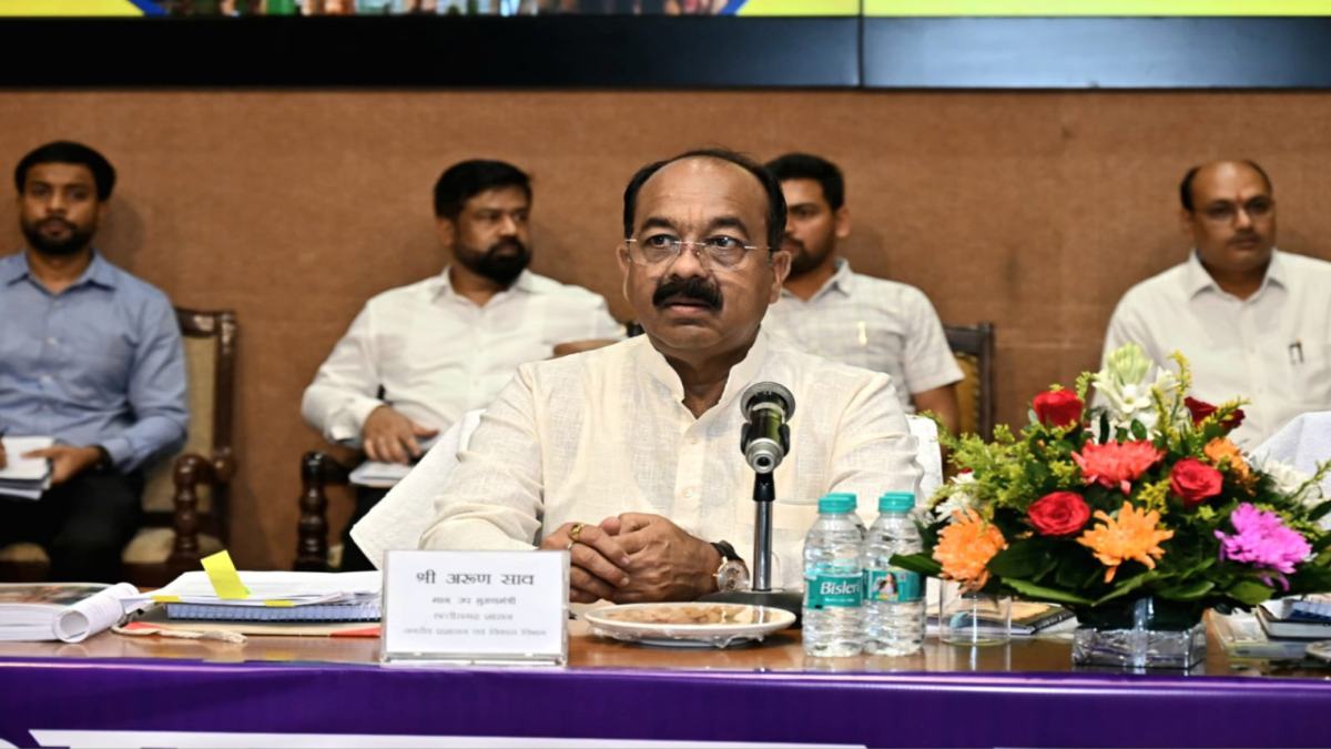 पेयजल आपूर्ति, अवैध प्लॉटिंग और निर्माण पर डिप्टी सीएम साव सख्त: अधिकारियों की लगाई क्लास, पेयजल योजना में लेटलतीफी पर कार्यपालन अभियंता के निलंबन और ठेकेदार पर पेनाल्टी के निर्देश