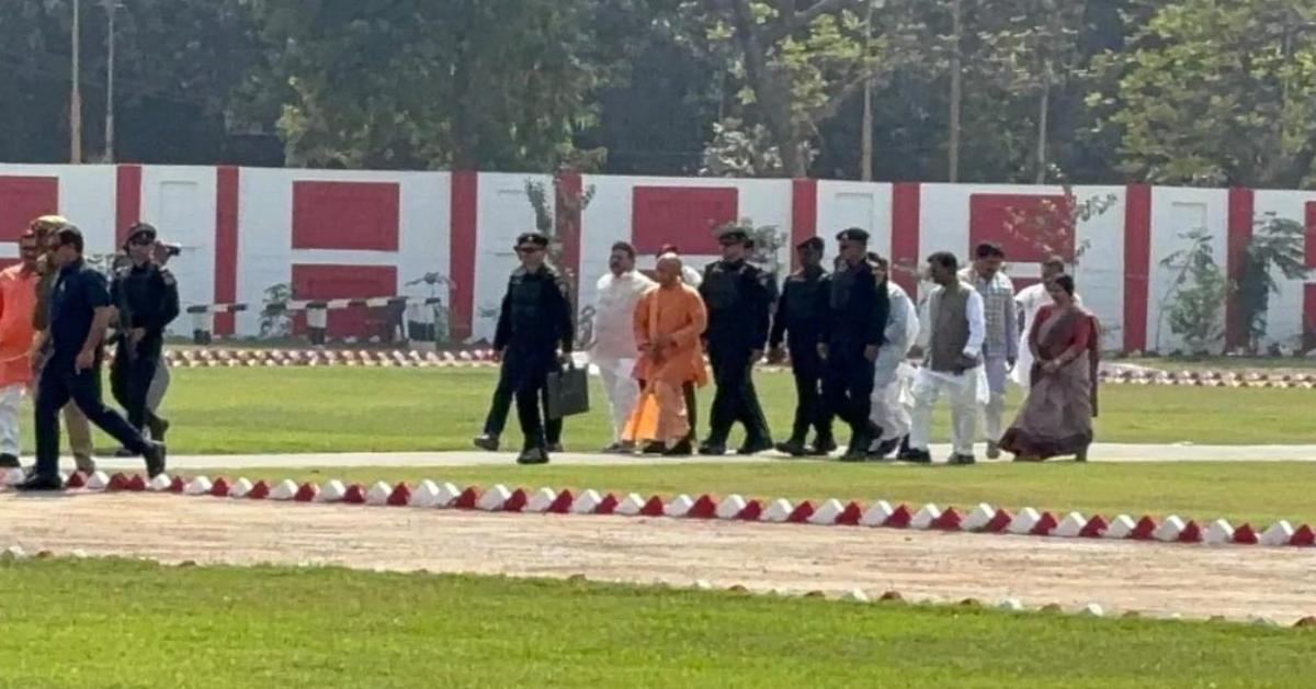 पीएम मोदी के प्रस्तावित दौरे से पहले काशी पहुंचे सीएम योगी, तैयारियों का लेंगे जायजा