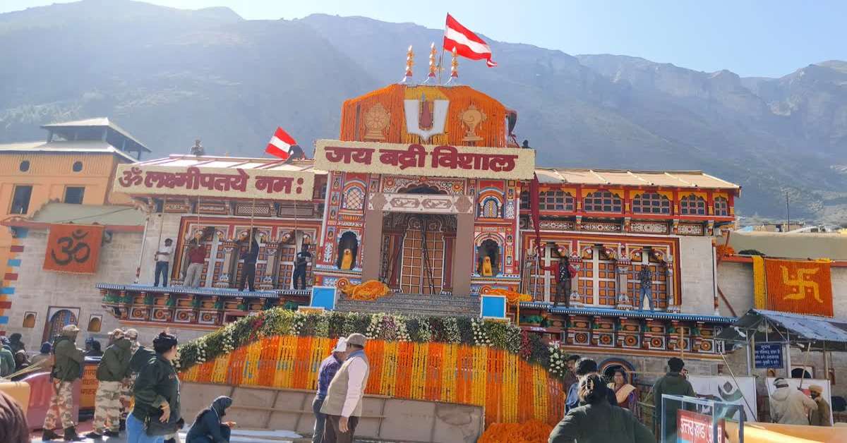 बद्रीनाथ धाम पहुंची आदि शंकराचार्य जी की गद्दी, कल सुबह खुलेंगे भगवान बद्री विशाल मंदिर के कपाट