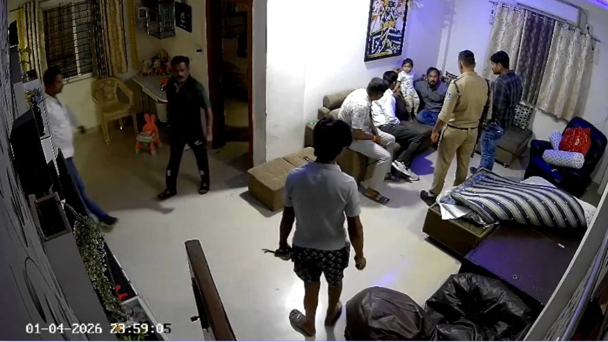 Exclusive: चेक बाउंस और ‘लाखों का सोना’, पुलिस पर सवाल, आरोपी के घर छापेमारी के बाद पुलिस टीम पर गिरी गाज