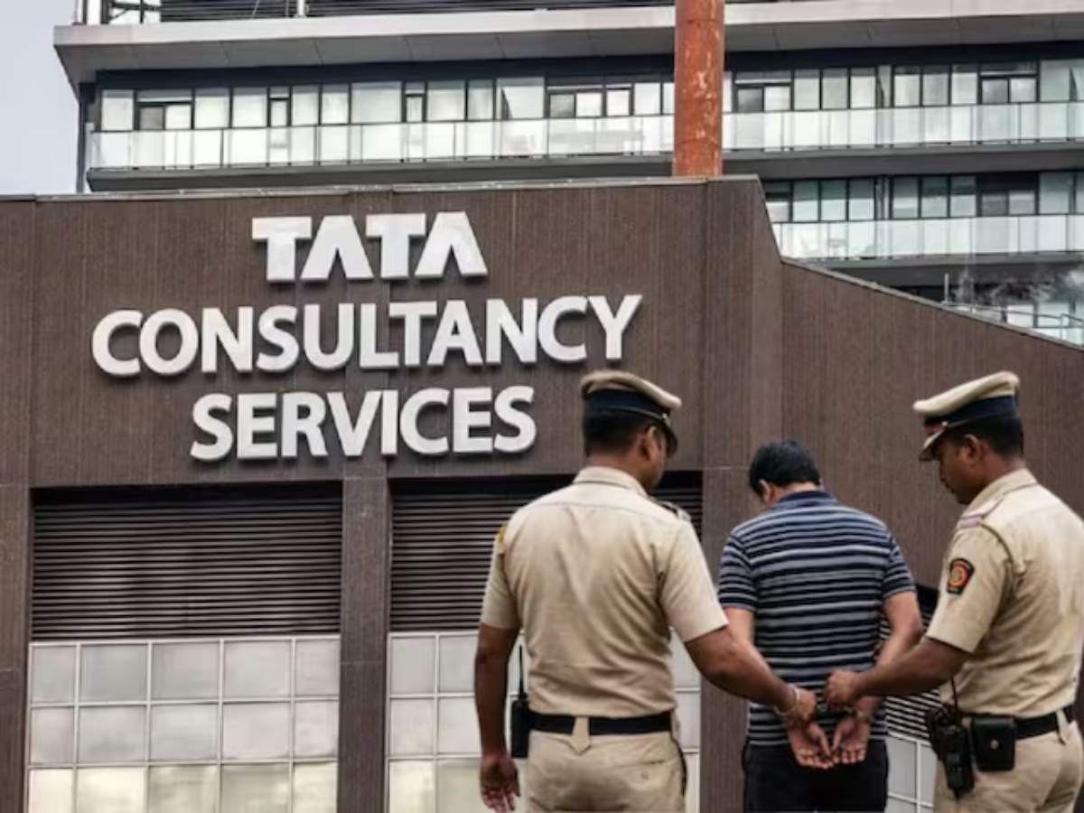 Nashik TCS Case: SIT की हेल्पलाइन पर शिकायतें अंबार; FIR दर्ज कराने को नहीं है तैयार, निदा खान अब भी फरार