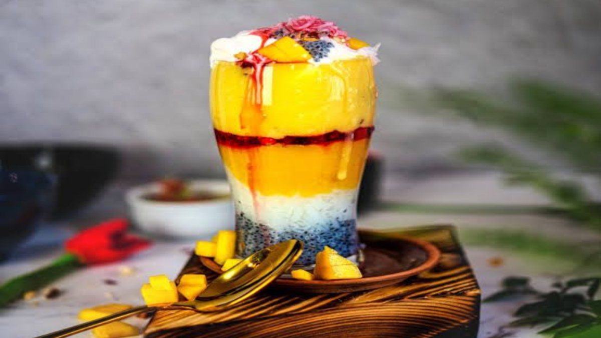 Mango Rabdi Falooda : आम से बनाना है कुछ नया डेजर्ट, तो ट्राय करें “मैंगो रबड़ी फालूदा” …
