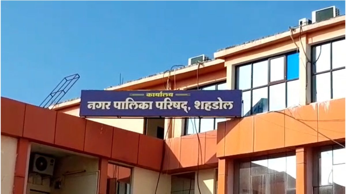 निर्माण की धीमी गति पर 12 ठेकेदार को नोटिसः 3 दिन में काम शुरू नहीं होने पर ब्लैकलिस्टेड की चेतावनी